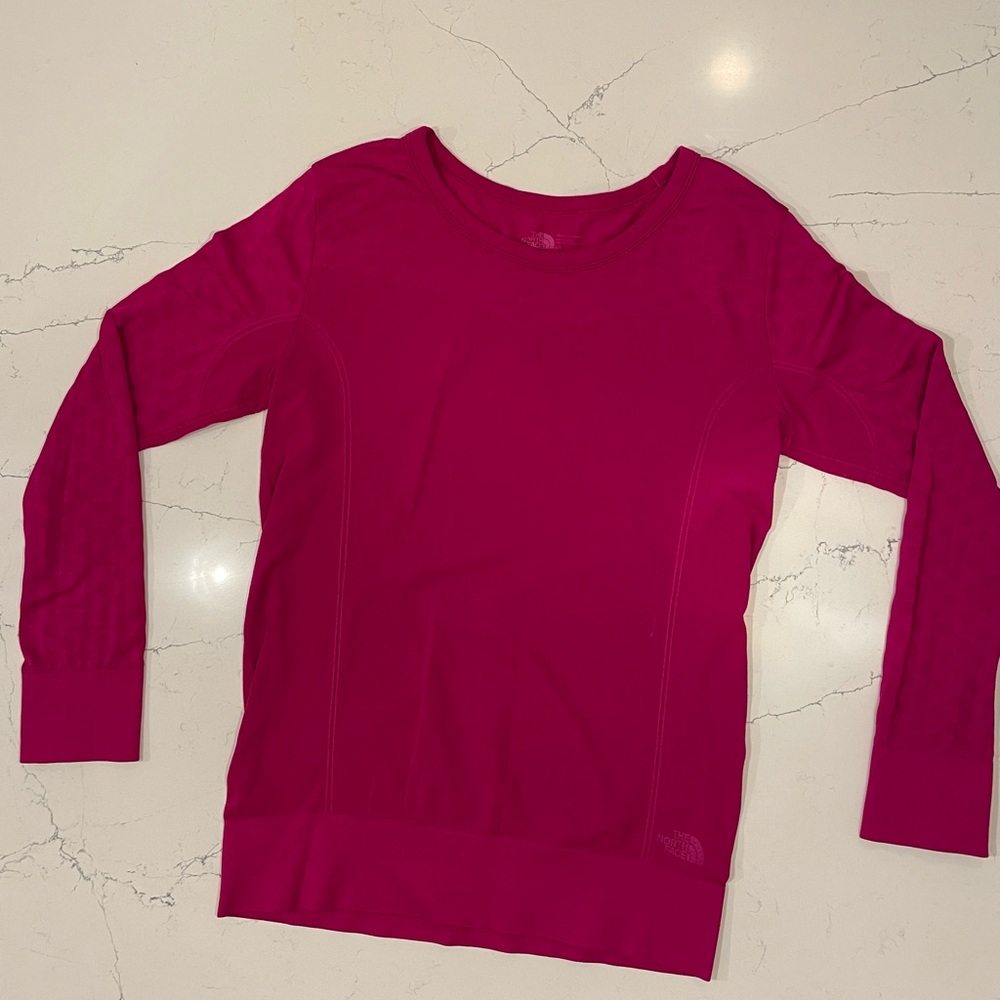 Woman’s The North Face Long Sleeve Top